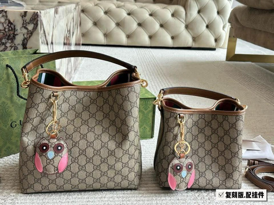 Designer handbag pre-order  / Mirror quality / Two sizes available / Turnaround time 2-4 weeks / Code 253-2