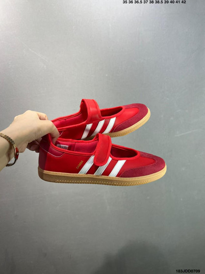Adida* sneakers * pre-order  / 1:1 quality / turnaround time 2-4 weeks / code 197
