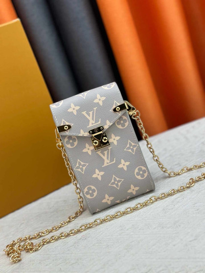 Designer phone pouch pre-order / size 17*10*4cm / 1:1 quality / Turnaround time 2-4 weeks