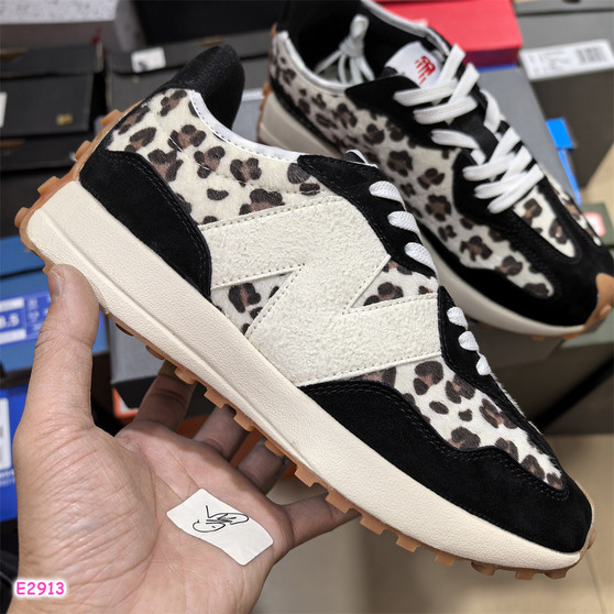 Designer sneakers pre-order  / 1:1 quality  / turnaround time 2-4 weeks /-170650