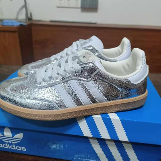 Adida* sneakers * pre-order  / 1:1 quality / turnaround time 2-4 weeks / code 1y97