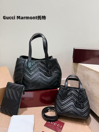 Designer handbag pre-order / 1:1 quality / Two sizes available / Turnaround 2-4 weeks / Code 50392-3