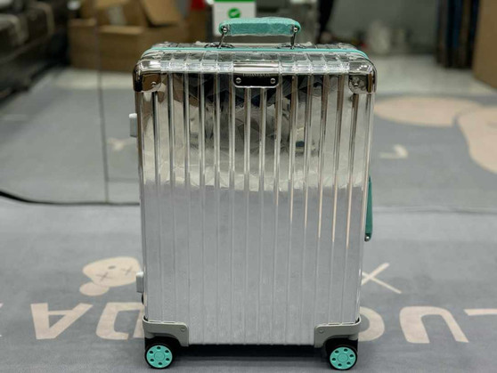 Designer luggage pre-order / size 53*38*23cm / 1:1 quality / Turnaround time 2-4 weeks