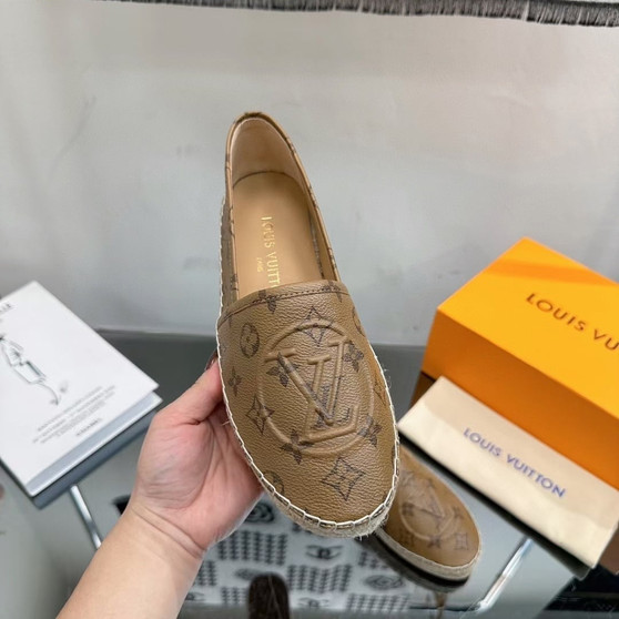 Designer sandals pre-order / 1:1 quality / Turnaround time 2-4 weeks / code 53-203