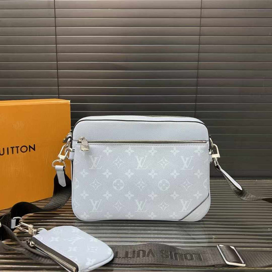 Designer handbag pre-order / size 25*18cm /  1:1 quality / Turnaround time 2-4 weeks