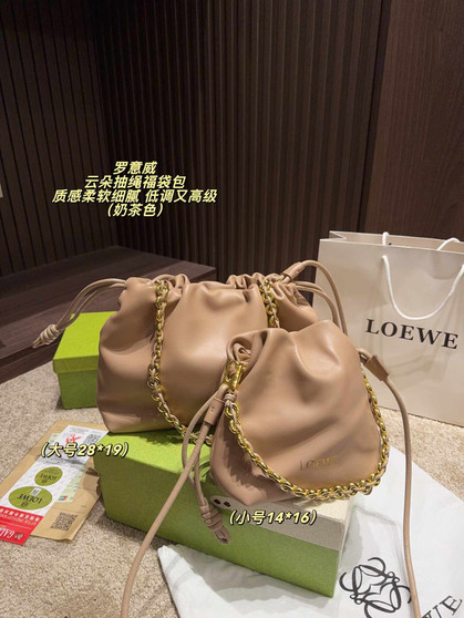 Designer handbag pre-order / 1:1 quality / Two sizes available / Turnaround time 2-4 weeks