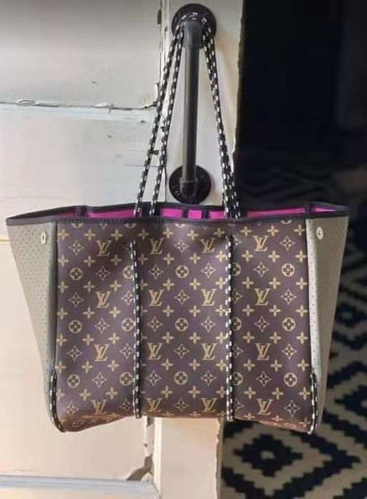 Designer handbag pre-order  / size 37*29*19cm / A4 quality / Turnaround time 2-4 weeks