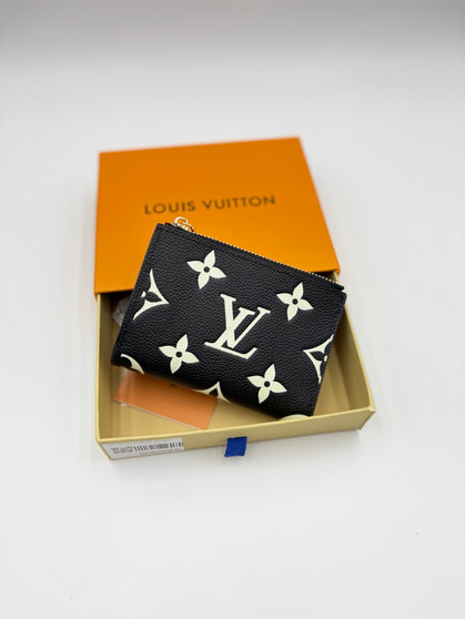 Designer zippy wallet pre-order / 1:1 quality / size 9*11.5*1.5cm / Turnaround time 2-4 weeks / 1