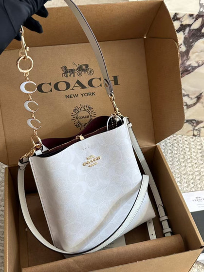 Designer handbag pre-order / 1:1 quality / size 20*22cm / Turnaround time 2-4 weeks