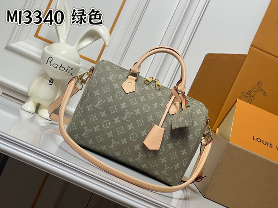 Designer handbag pre-order / 1:1 quality / Size: 30 cm / Turnaround time 2-4 weeks / 111