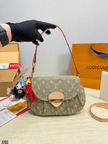 Designer handbag pre-order / size 26*18cm / 1:1 quality / Turnaround time 2-4 weeks