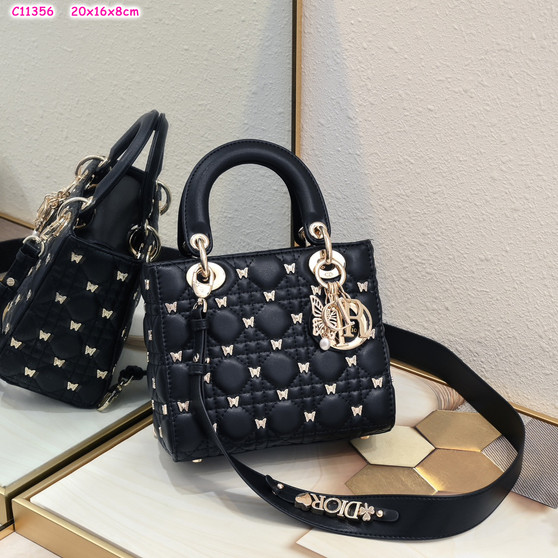 Designer handbag pre-order / 1:1 quality / Size: 20*16*8 cm / Turnaround time 2-4 weeks / product#1