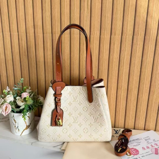 Designer handbag pre-order / 1:1 quality / size 28*23cm / Turnaround time 2-4 weeks / product#1