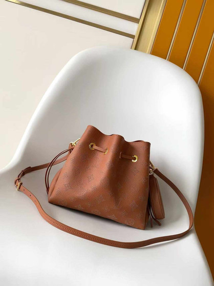 Designer handbag pre-order / Master Quality / size 19*22*14cm / Turnaround time 2 to 4 weeks 