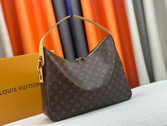 Designer handbag pre-order / 1:1 quality / two sizes available / Turnaround time 2-4 weeks 