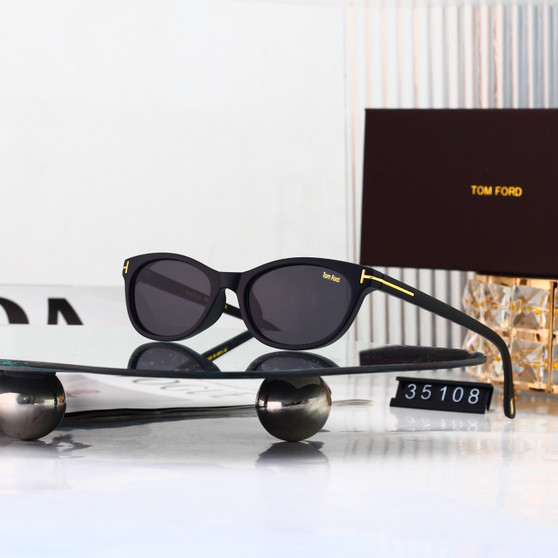 Designer sunglasses pre-order / 1:1 quality / Turnaround time 2-4 weeks / code16444