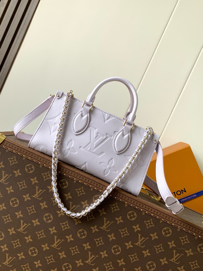 Designer handbag pre-order / Master quality / Small size 18*12cm / Turnaround time 2 to 4 weeks 