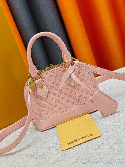 Designer handbag pre-order / 1:1 quality / Size 18*12cm / Turnaround time 2-4 weeks 