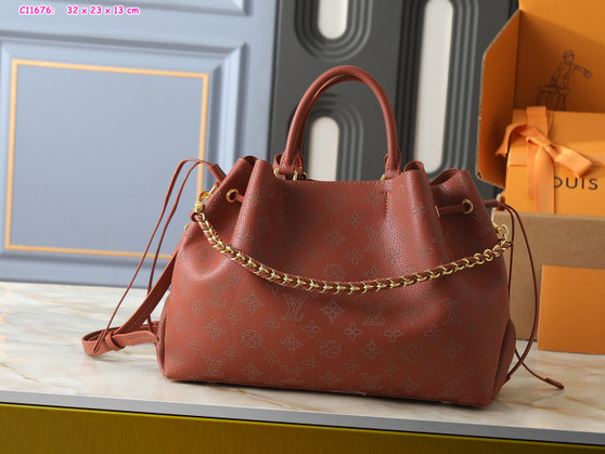 Designer handbag pre-order / 1:1 quality / Size: 32 * 23 cm / Turnaround time 2-4 weeks