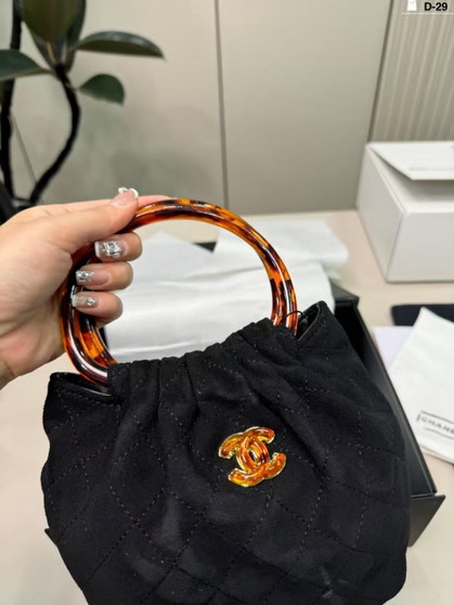 Designer handbag pre-order / Size 16*18cm / 1:1 quality / Turnaround time 2-4 weeks