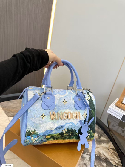 Designer handbag pre-order / Size 24*18cm / 1:1 quality / Turnaround time 2-4 weeks 
