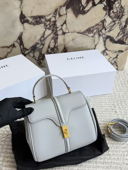 Designer handbag pre-order / Size 19*16cm / 1:1 quality / Turnaround time 2-4 weeks