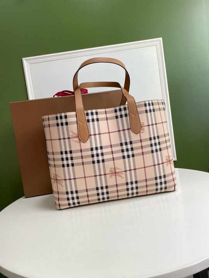 Designer handbag pre-order / Master quality / Size 35*30cm / Turnaround time 2-4 weeks