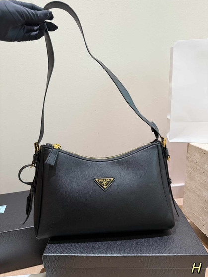 Designer handbag pre-order / 1:1 quality / size 30*17cm / Turnaround time 2-4 weeks