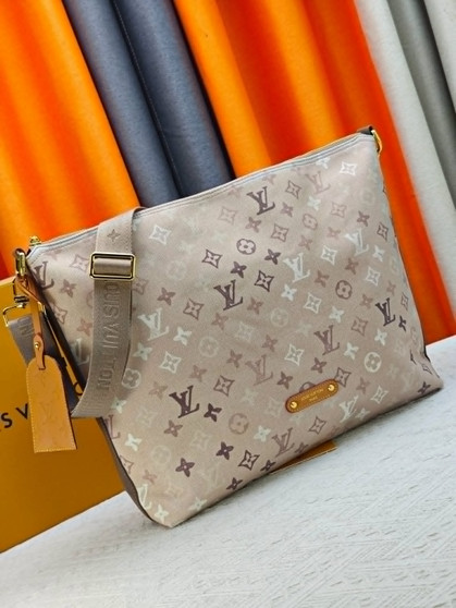 Designer handbag pre-order / 1:1 quality / Size 48*38cm / Turnaround time 2-4 weeks