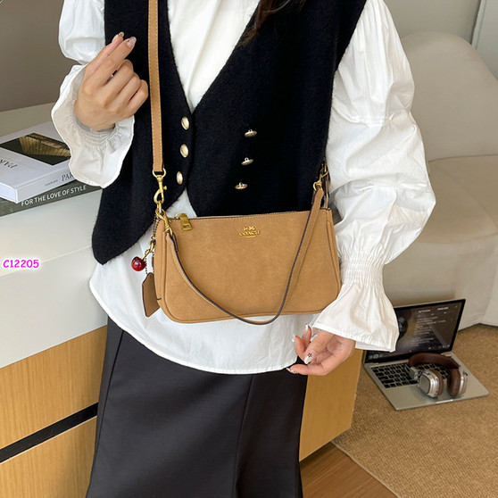 Designer handbag pre-order / A4 quality / Turnaround time 2-4 weeks / Size: 24*14 cm