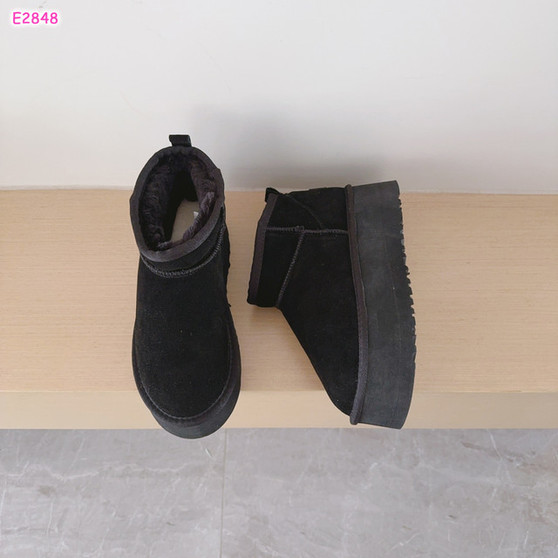 Ready to ship fur lined boots size EU 42 (fits like womens 10)