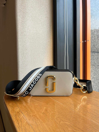 Designer handbag pre-order / 1:1 quality / size 18*6*11cm / turnaround time 2-4 weeks