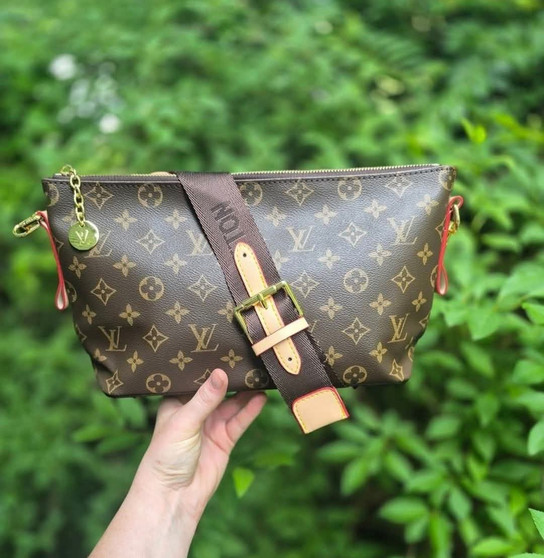 Ready to ship handbag / Higher end A4 quality / Adjustable Crossbody strap  / Bin#1