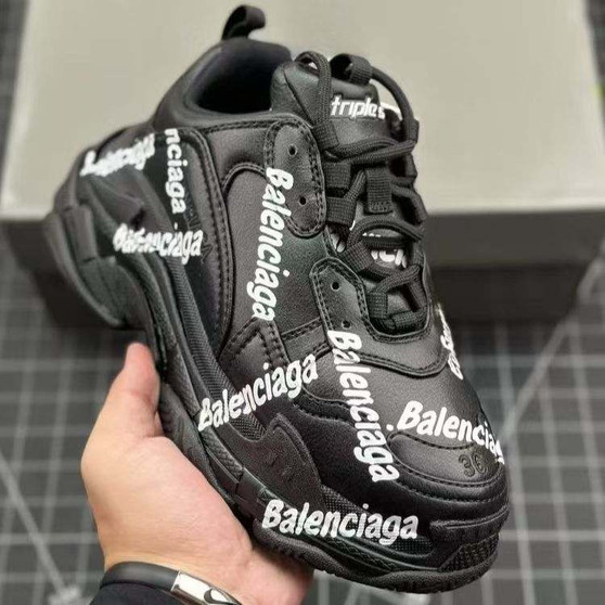 Designer sneakers pre-order  / 1:1 quality / turnaround time 2-4 weeks /