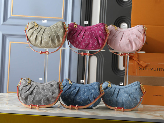 Designer handbag pre-order / 1:1 quality / Size 21*15cm / Turnaround time 2-4 weeks