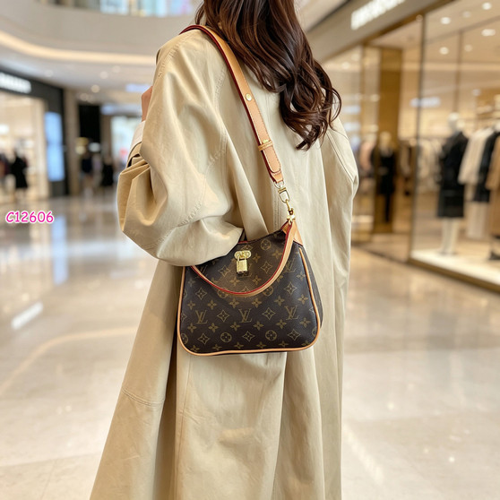 Designer handbag pre-order / A4 quality / Size 25 cm / Turnaround time 2-4 weeks
