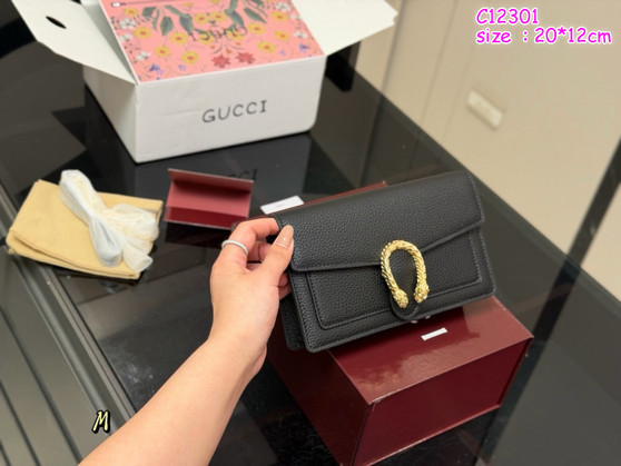 Designer clutch WITH crossbody strap pre-order / 1:1 quality / size 20 cm / Turnaround time 2-4 weeks