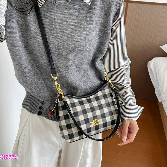 Designer handbag pre-order / A4 quality / Size 21 cm / Turnaround time 2-4 weeks