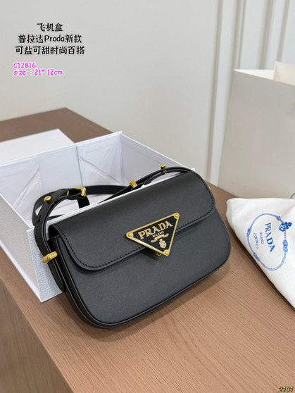 Designer handbag pre-order / 1:1 quality / Size 21 * 12 cm /  Turnaround time 2-4 weeks