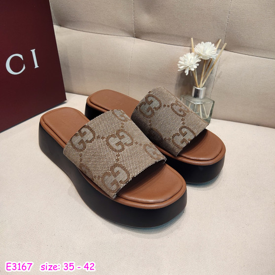Designer clogs pre-order / Turnaround time 2-4 weeks