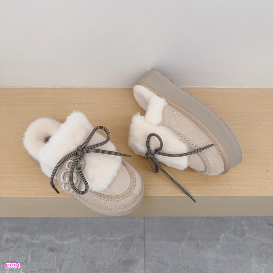 U.G.G clogs pre-order / o.n.e-o.n.e quality / Turnaround time 2-4 weeks