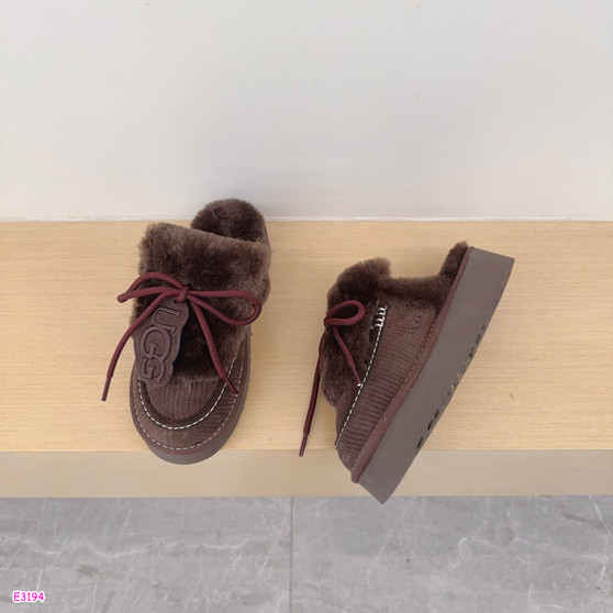 U.G.G clogs pre-order / o.n.e-o.n.e quality / Turnaround time 2-4 weeks