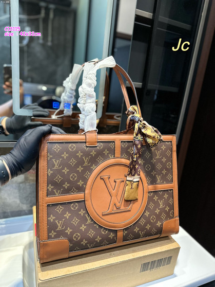 D.esigner h.andbag pre-order / o.n.e - o.n.e q.uality / Size 42 cm / Turnaround time 2-4 weeks