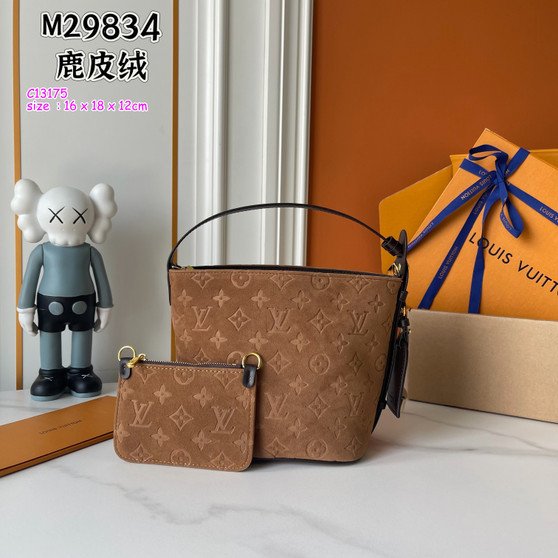 D.esigner H.andbag pre-order / o.n.e - o.n.e q.uality / Size 16 * 18 * 12 cm / Turnaround time 2-4 weeks
