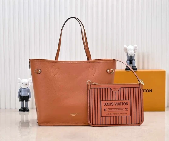 Ready to s.h.i.p d.esigner h.andbag / o.n.e - o.n.e q.uality / Size 31*28 cm