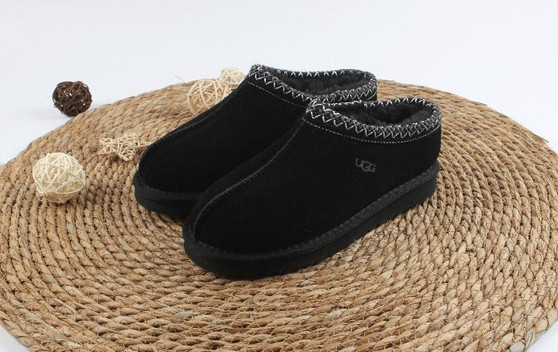 Adult size U.G.G shoes pre-order   / turnaround time 3-4 weeks / pc2