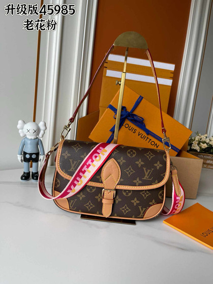 Designer handbag pre-order/ 1:1 quality / size 25*9*15cm / TAT 2-4 weeks