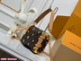 Designer handbag pre-order / Size: 21*14*6 cm / 1:1 quality / Turnaround time 2-4 weeks