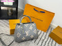Designer handbag pre-order / Size: 30 * 24 cm / 1:1 quality / Turnaround time 2-4 weeks / 1
