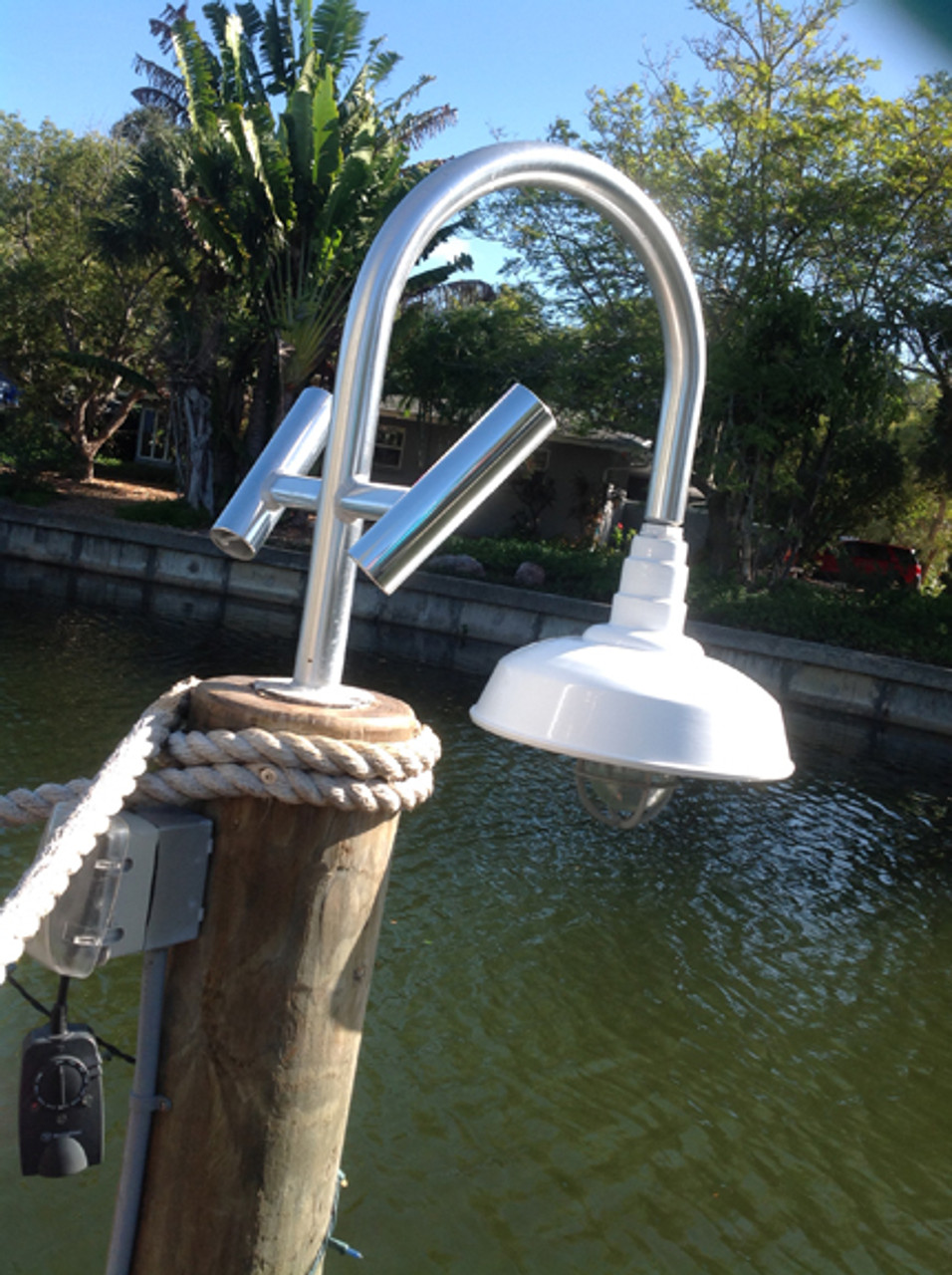 snook light with Optional rod holders